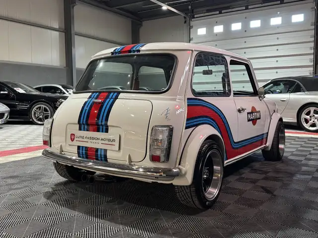 Mini Hatch view 8