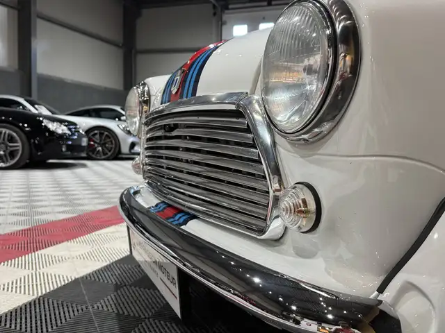 Mini Hatch view 4