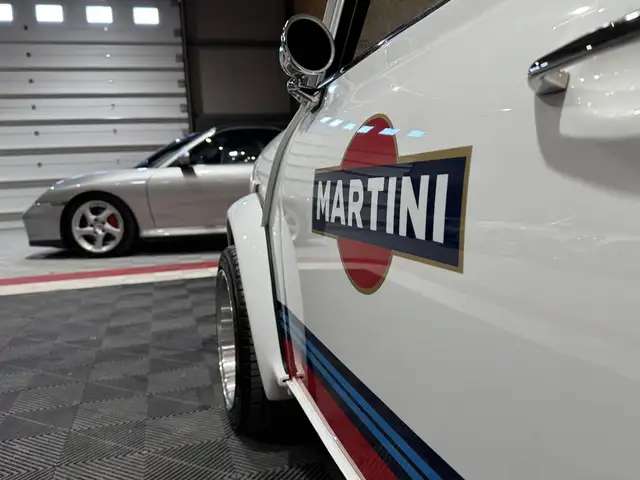 Mini Hatch view 9