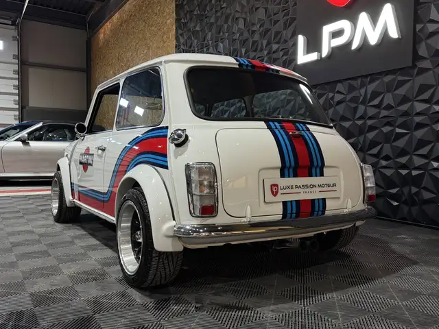 Mini Hatch view 5