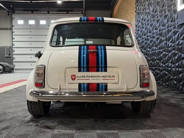 Mini Hatch view 6