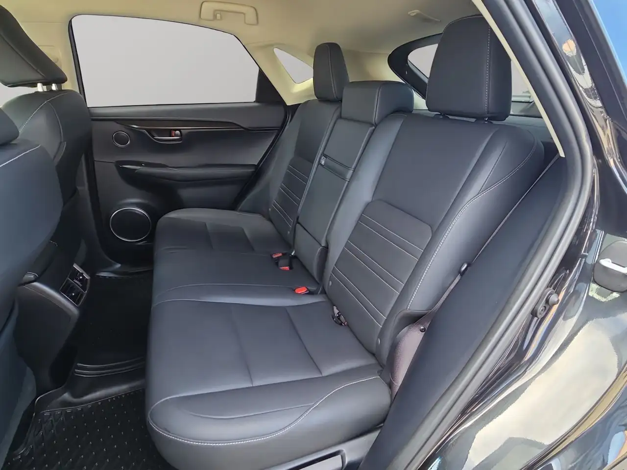 Lexus NX fotografie Lexus NX