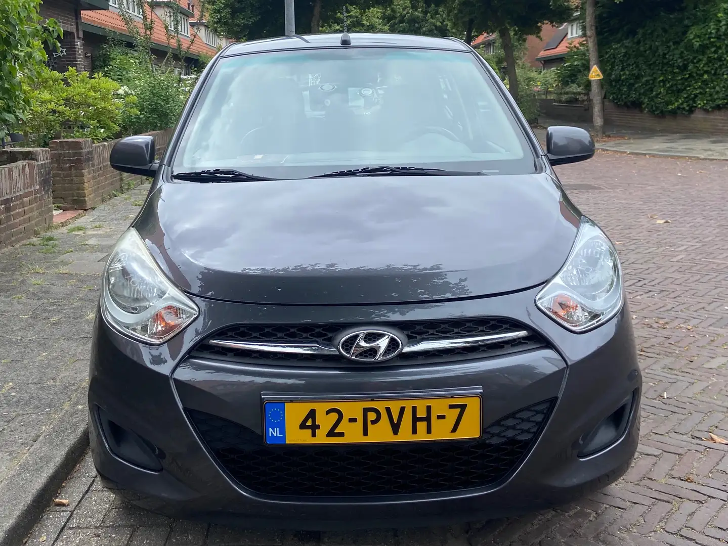 Hyundai i10 i10 1.1 i-Drive Cool Gris - 1
