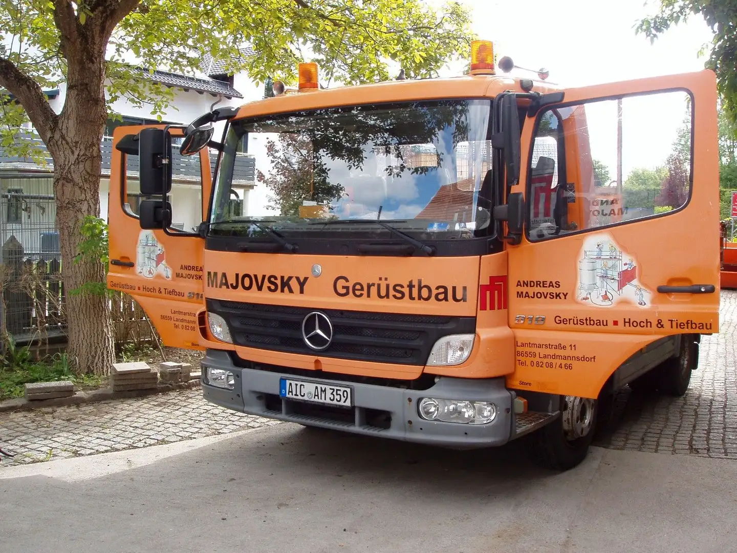 Mercedes-Benz ATEGO 818 BLUETECH 7,49t + ANHÄNGER TUE 75 AR Orange - 1