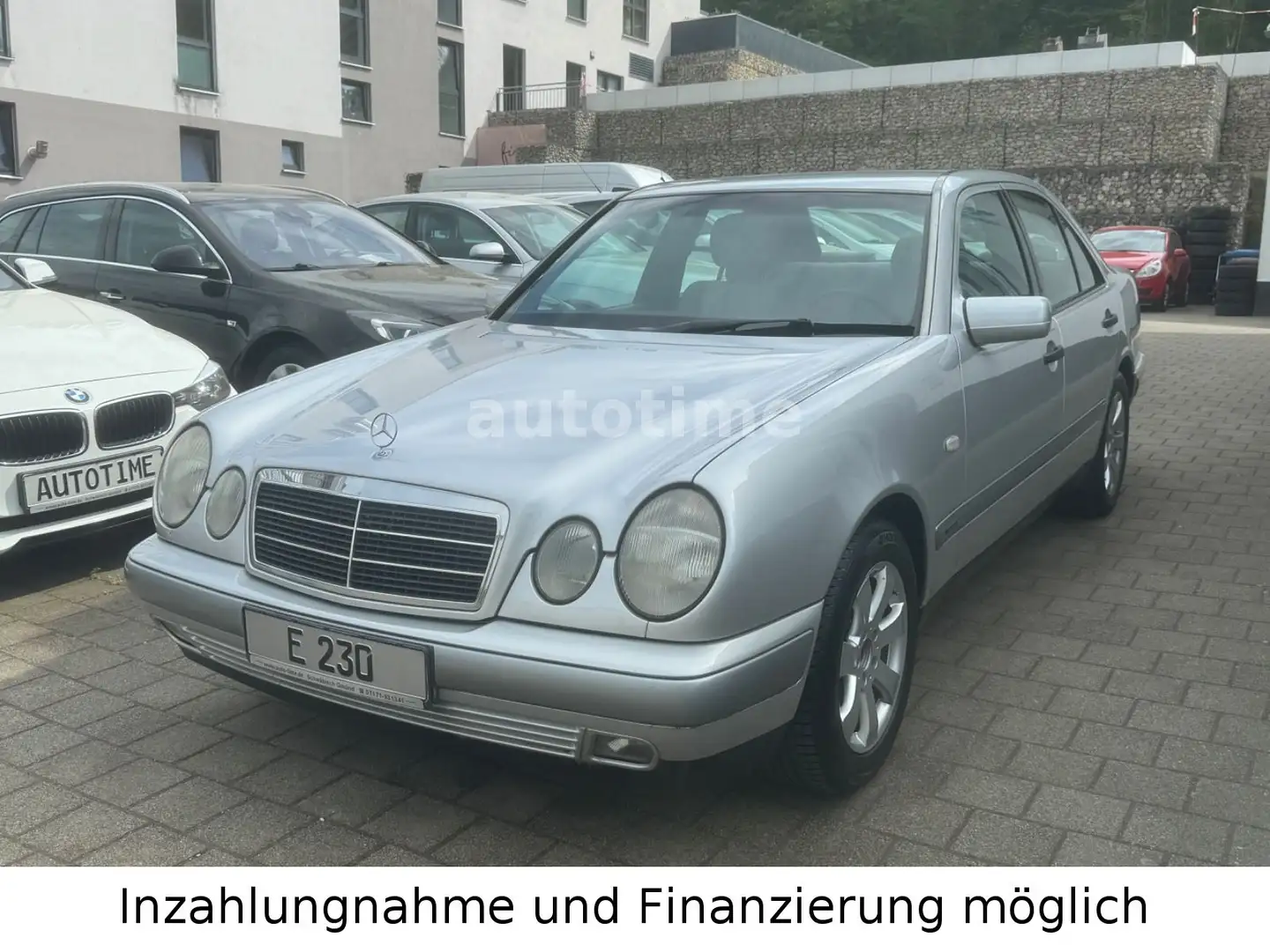 Mercedes-Benz E 230 W210 CLASSIC|Klima|SHZ|Tempomat Silber - 1