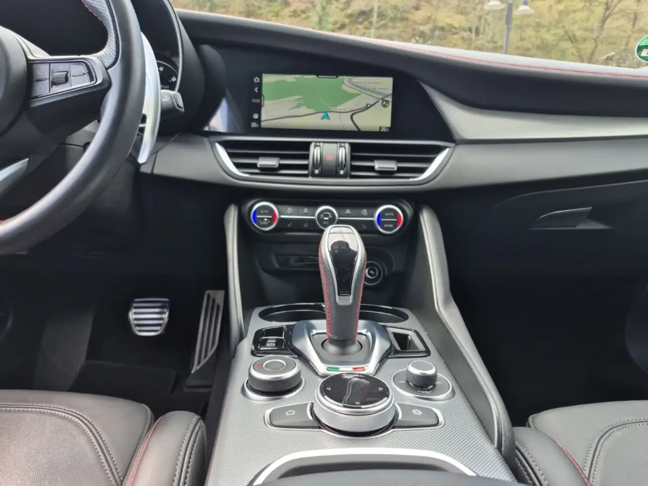 Alfa Romeo Giulia 2023 — фото 11