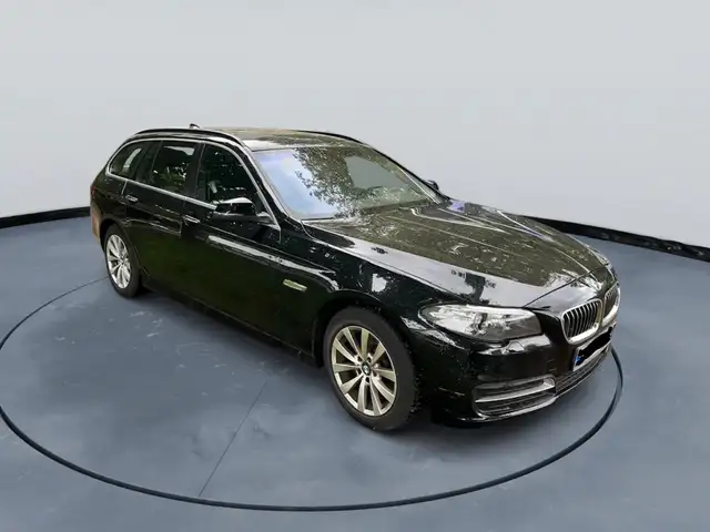 BMW 5 Series view 3