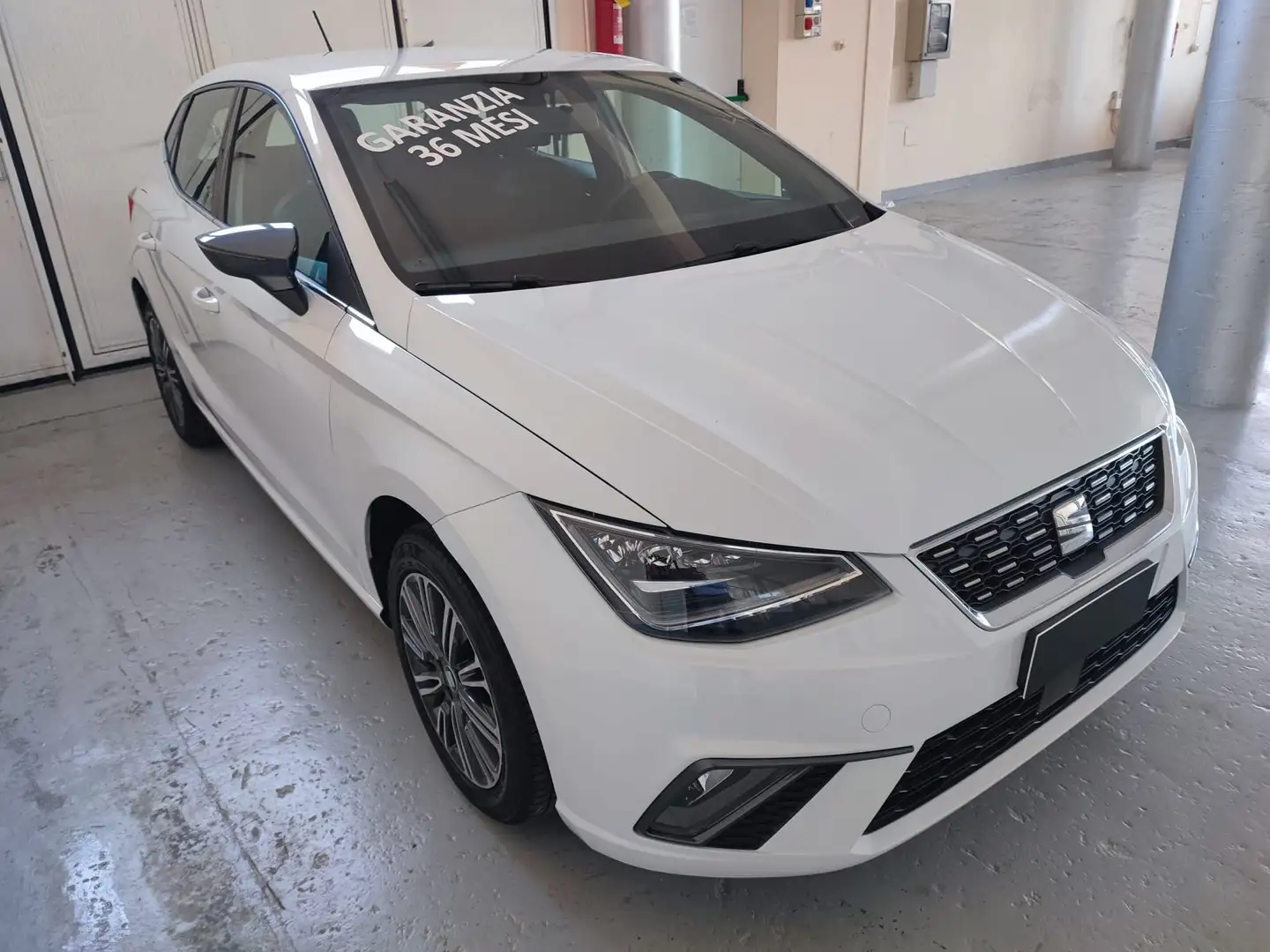 SEAT Ibiza 1.0 mpi Xcellence 80cv Bianco - 2