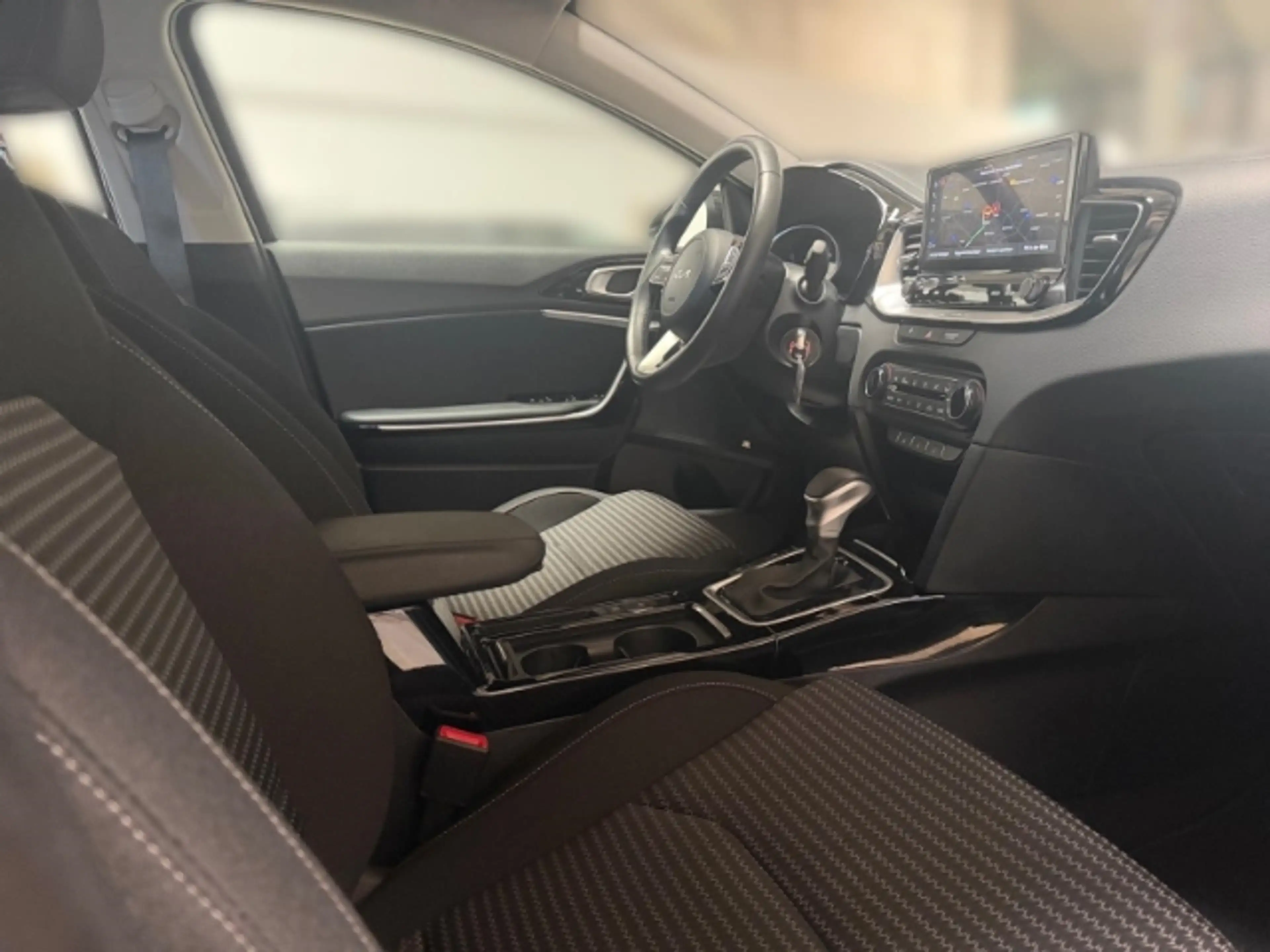 Kia Ceed SW / cee'd SW Sportswagon 1.5 T-GDI DCT Spirit Navi+Sitzheizung+ — photo 14