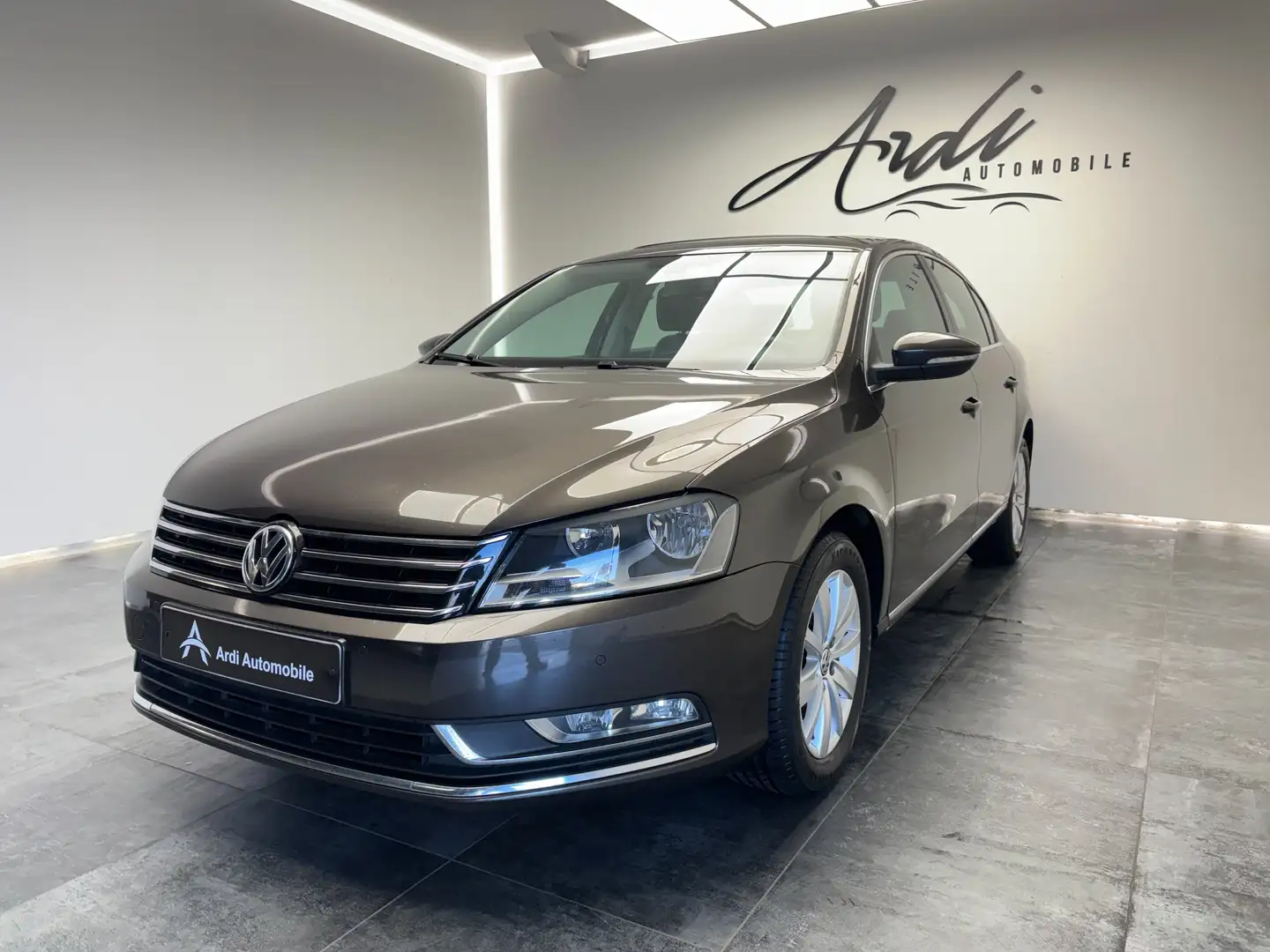 Volkswagen Passat 1.6 TDi BlueMotion *SIEGE CHAUFF*TOIT OUV*GARANTIE Brun - 1