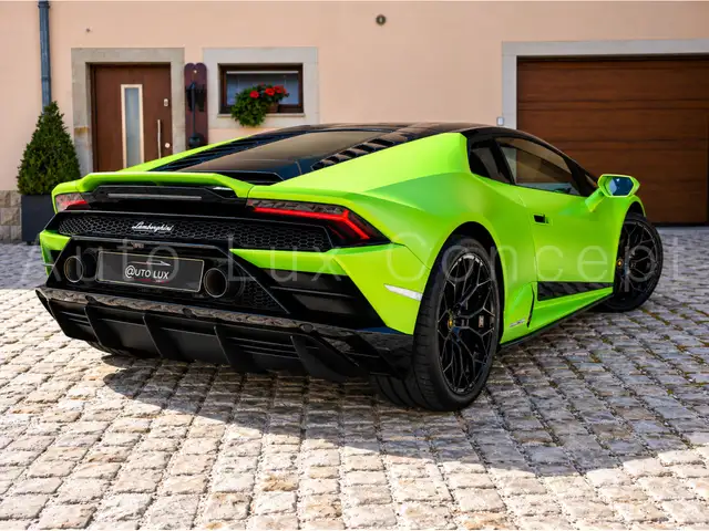 Lamborghini Huracan view 3
