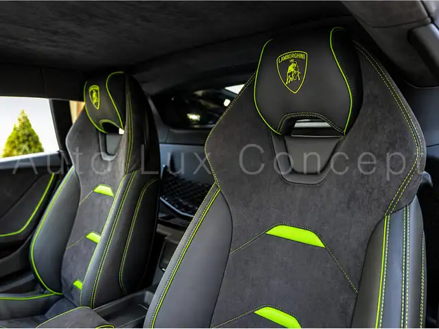 Lamborghini Huracan view 8