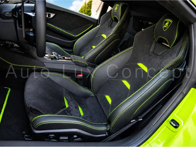 Lamborghini Huracan view 7
