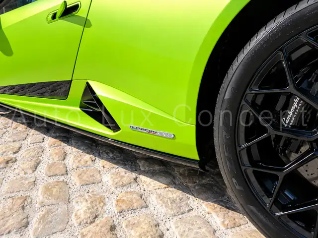 Lamborghini Huracan view 11