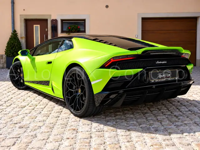 Lamborghini Huracan view 4