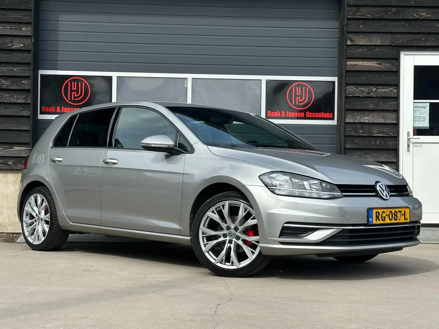 Volkswagen Golf 1.0 TSI Camera Carplay Acc Stoelverwarming Grijs - 2