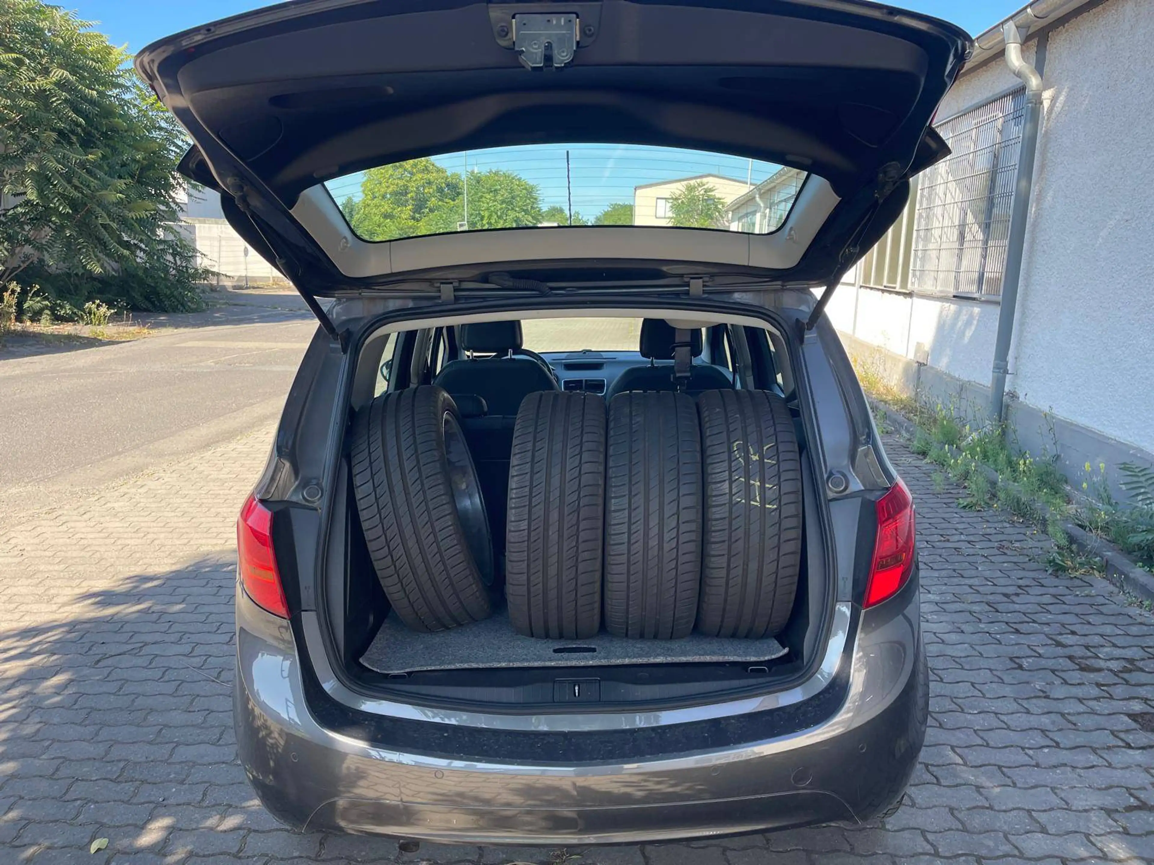Opel Meriva Innovation im guten und gepflegten Zustand — photo 12