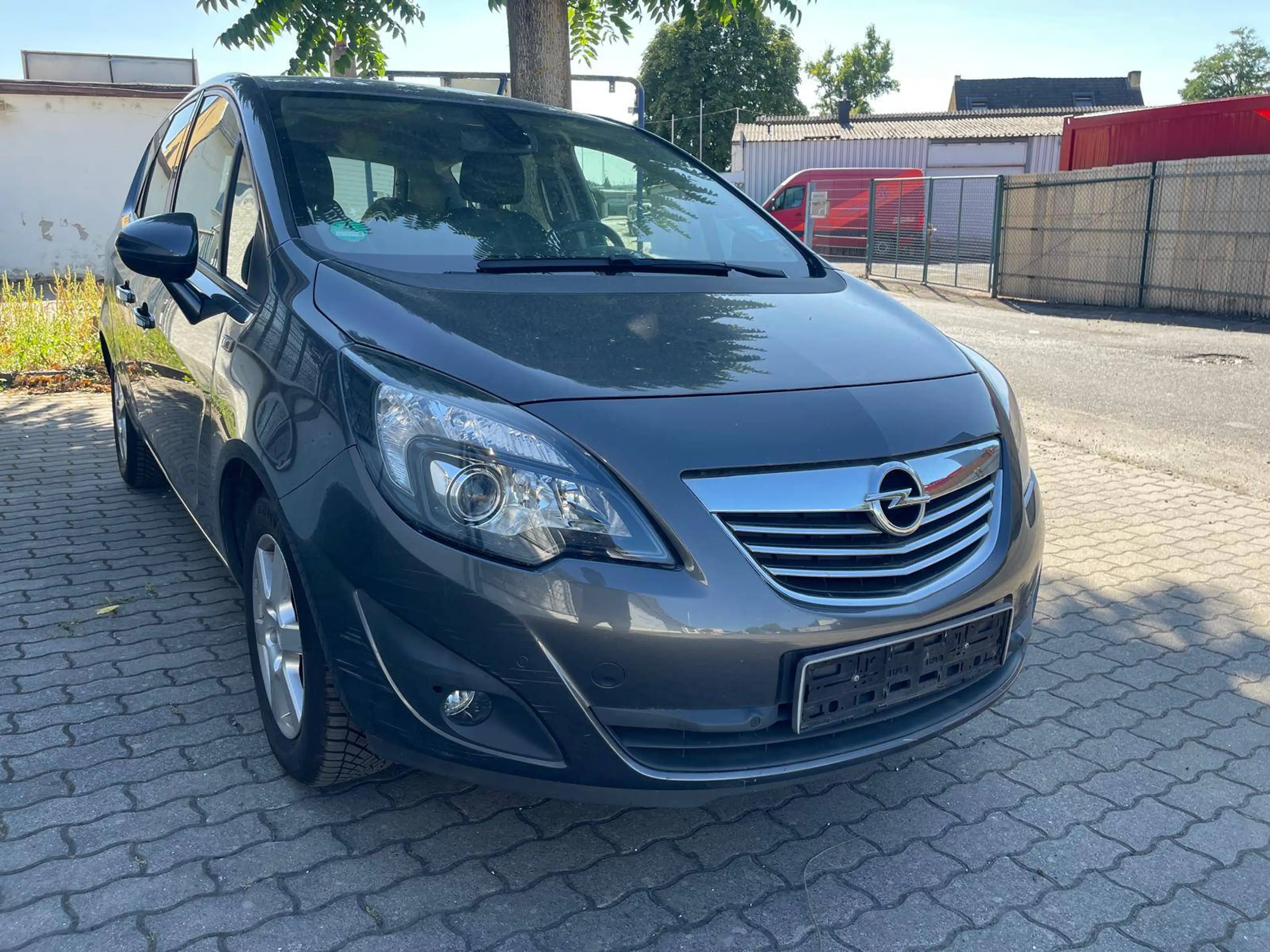 Opel Meriva Innovation im guten und gepflegten Zustand — photo 6