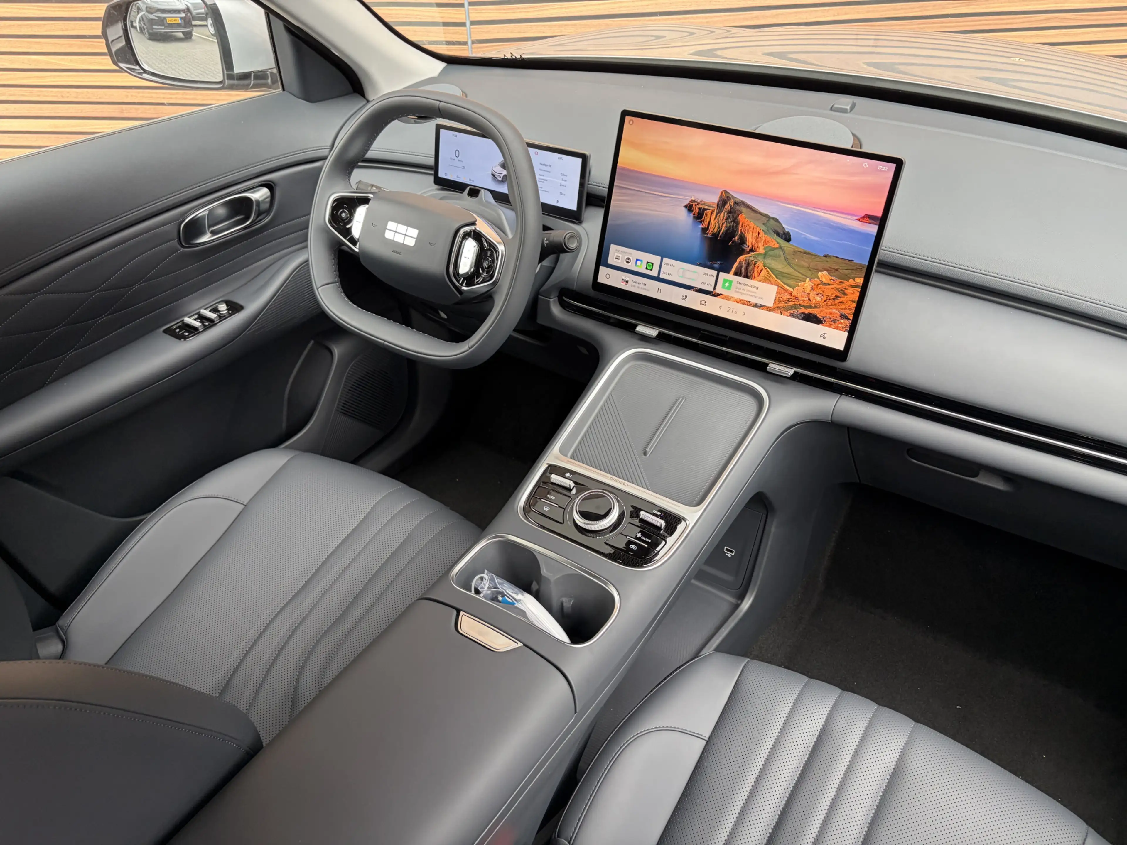 Geely Starray EM-i 1.5 Pro Direct rijden / Navigatie / 360 Camera — photo 4