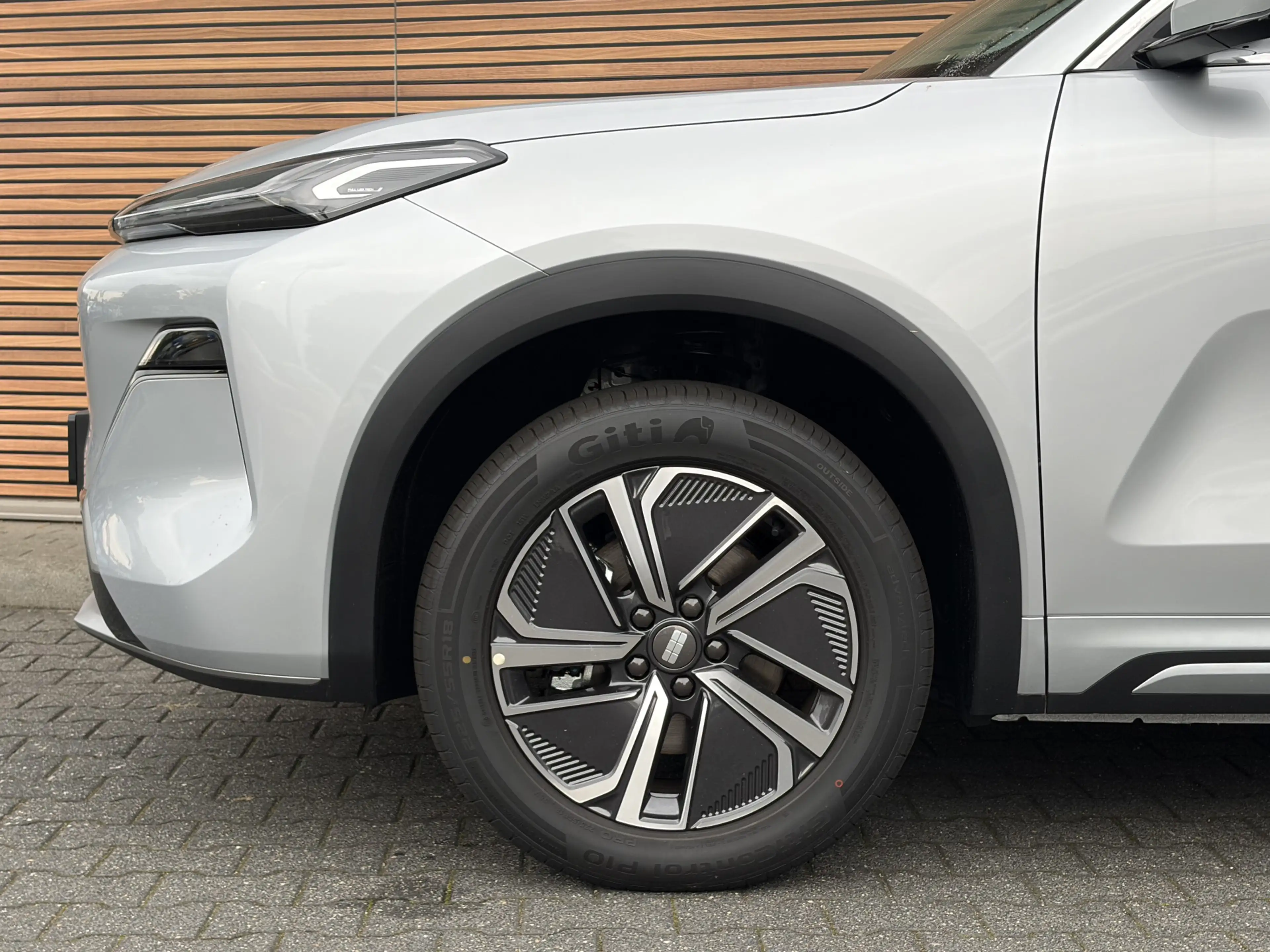 Geely Starray EM-i 1.5 Pro Direct rijden / Navigatie / 360 Camera — photo 13