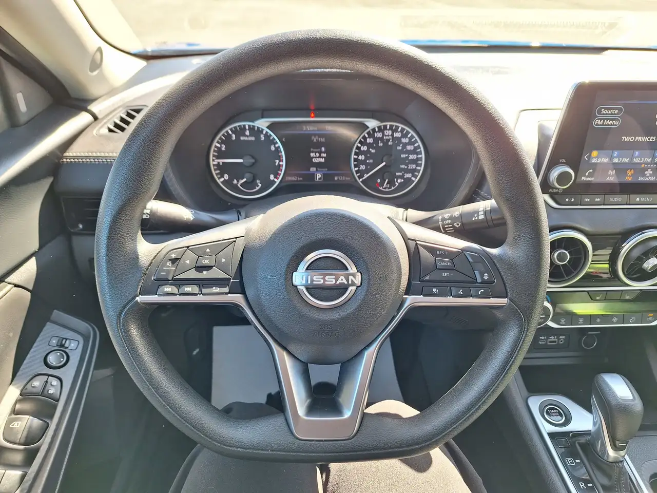 Nissan Sentra снимка Nissan Sentra