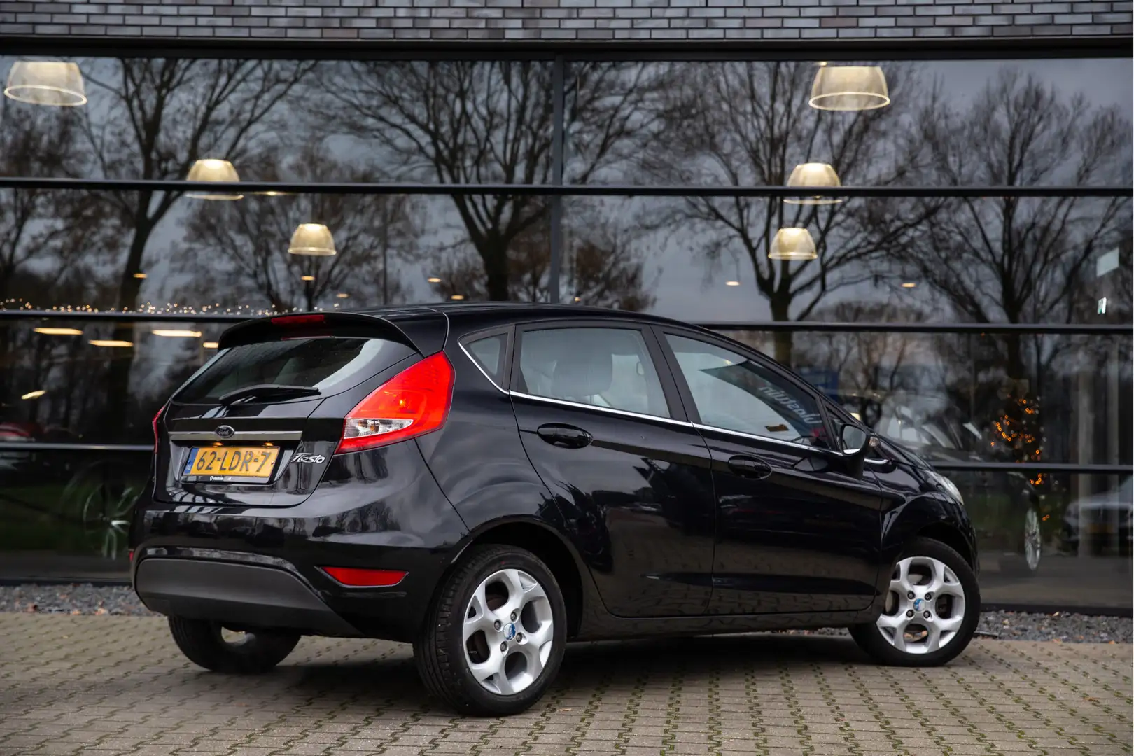 Ford Fiesta 1.25 Titanium Schwarz - 2