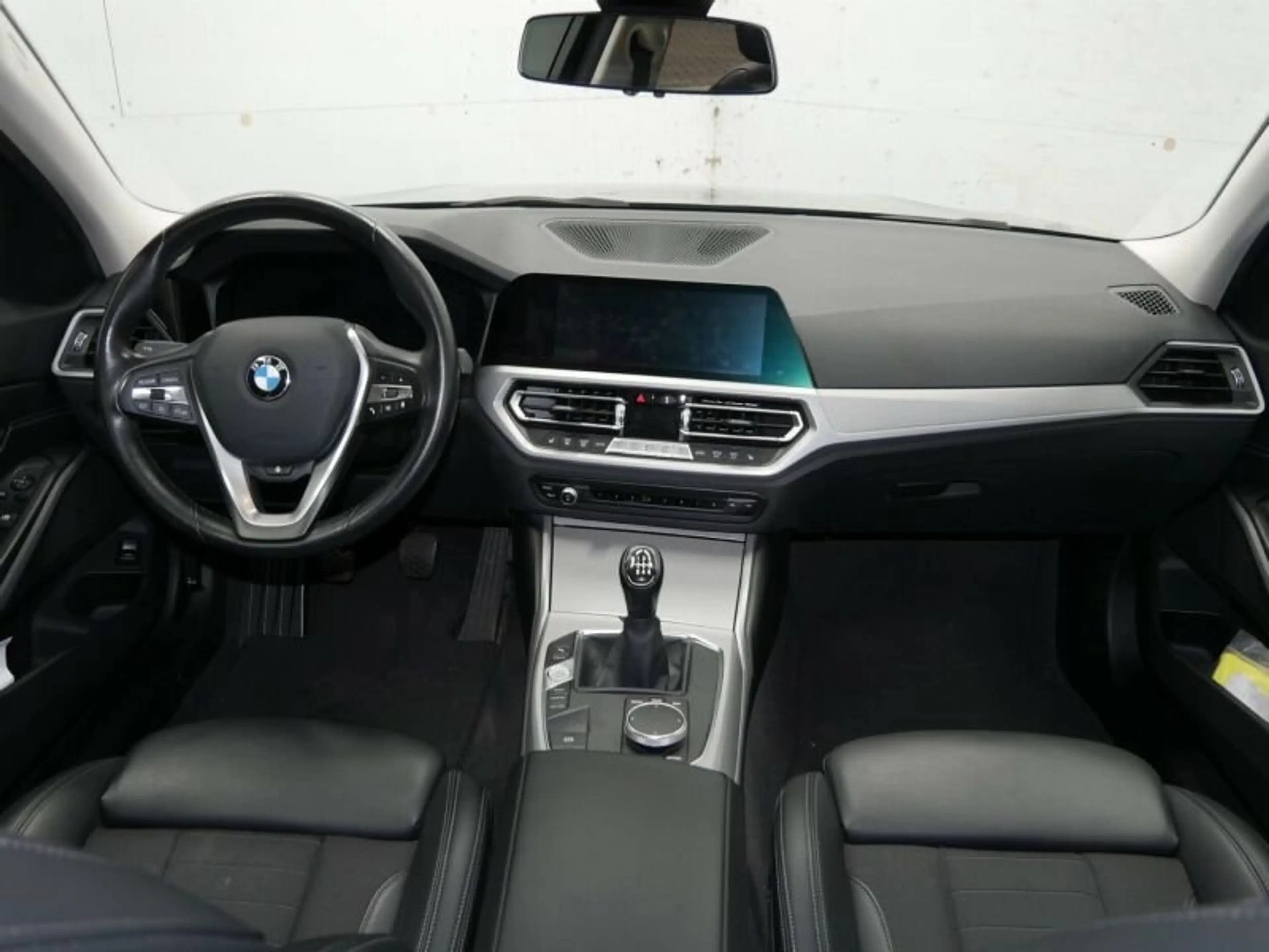BMW 318 d T Advantage Standheizung LED LiveCockpit — photo 8