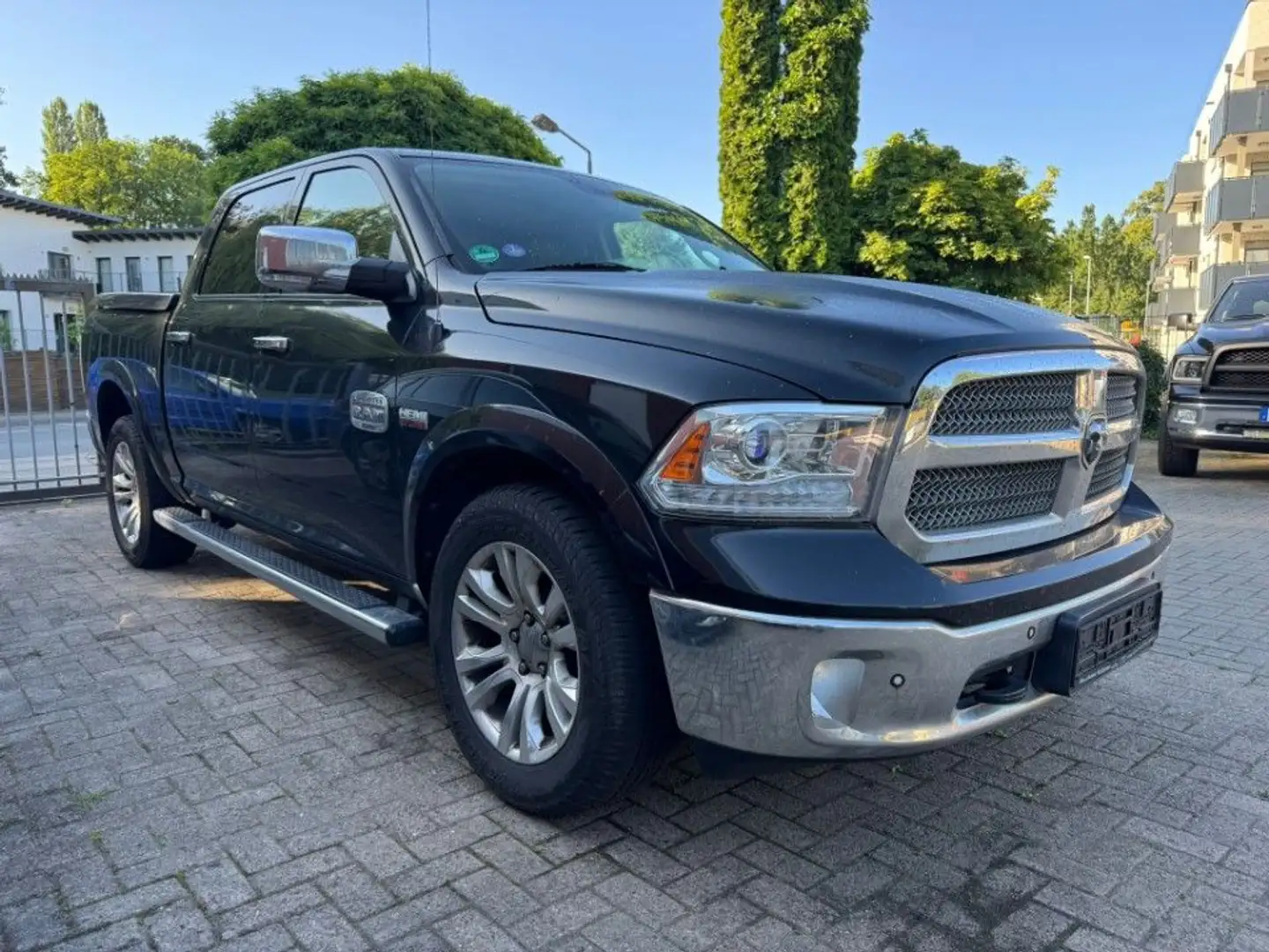 Dodge RAM 5.7 HEMI 4x4 Laramie LongHorn LPG 1 Hand Schwarz - 1