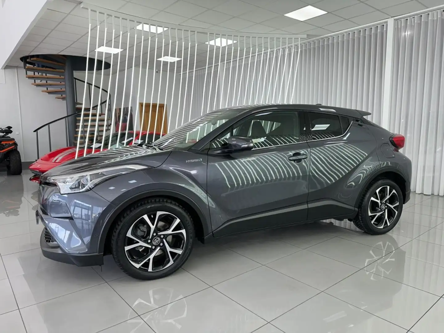Toyota C-HR 125H Advance Gris - 2