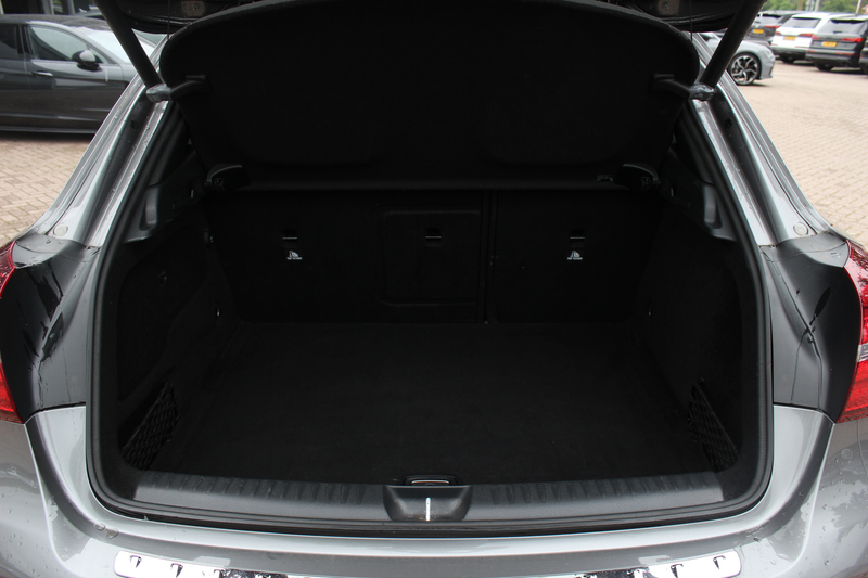 Mercedes-Benz GLA 250 4Matic WhiteArt / Panoramadak / Camera / Leder&Alc — photo 16