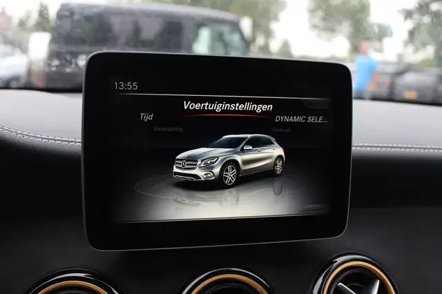 Mercedes-Benz Gla view 22