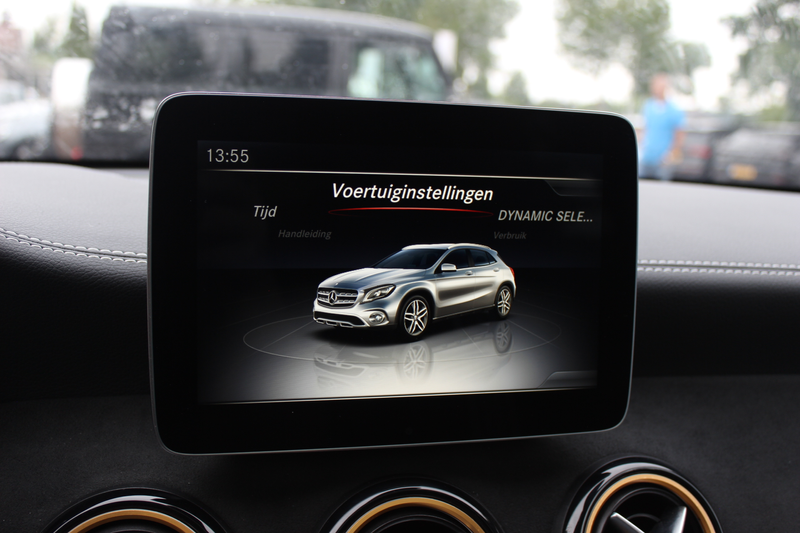 Mercedes-Benz GLA 250 4Matic WhiteArt / Panoramadak / Camera / Leder&Alc — photo 22