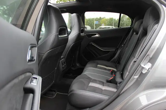 Mercedes-Benz Gla view 11