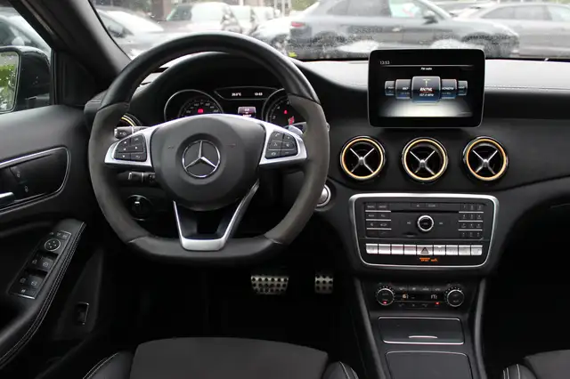 Mercedes-Benz Gla view 9
