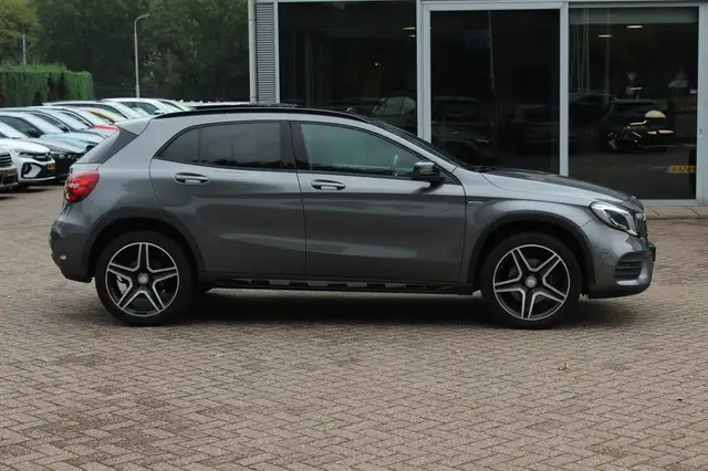 Mercedes-Benz Gla view 5