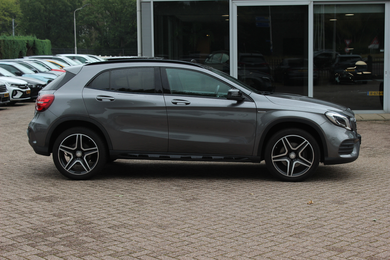 Mercedes-Benz GLA 250 4Matic WhiteArt / Panoramadak / Camera / Leder&Alc — photo 5