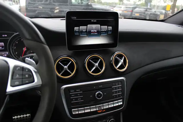 Mercedes-Benz Gla view 20