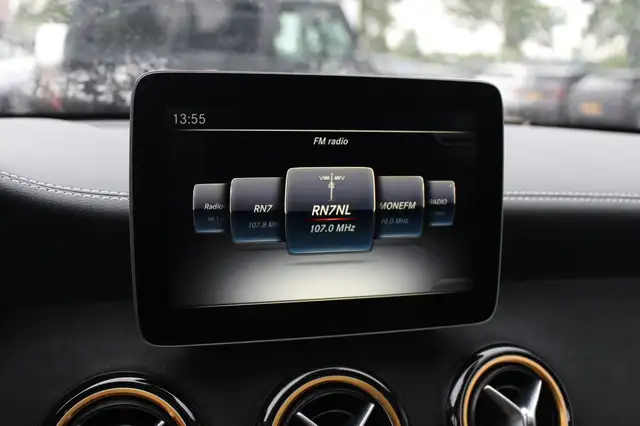 Mercedes-Benz Gla view 24