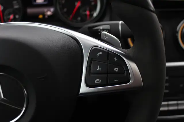 Mercedes-Benz Gla view 30
