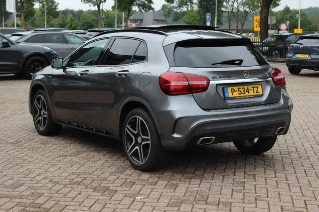 Mercedes-Benz Gla view 3