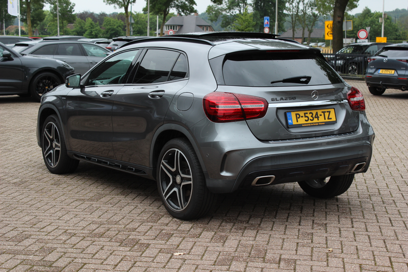 Mercedes-Benz GLA 250 4Matic WhiteArt / Panoramadak / Camera / Leder&Alc — photo 3