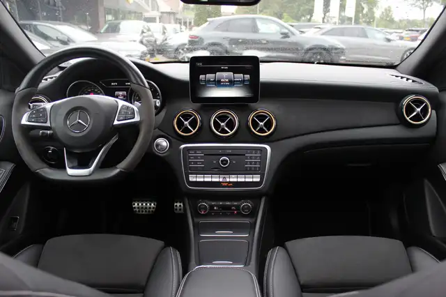 Mercedes-Benz Gla view 2
