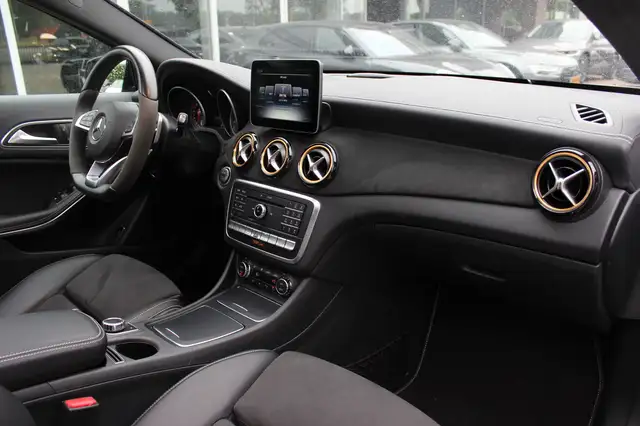 Mercedes-Benz Gla view 13