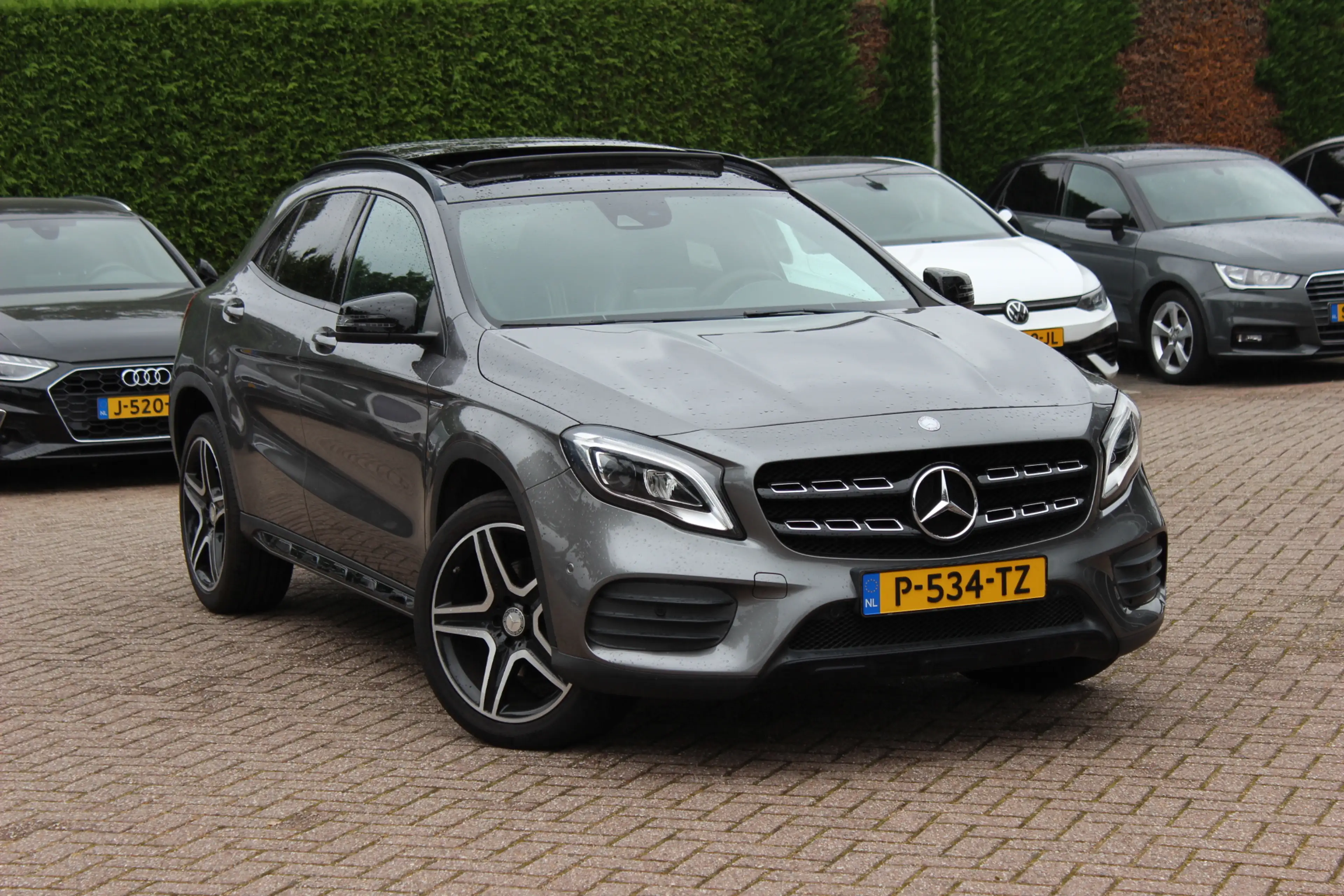 Mercedes-Benz GLA 250 4Matic WhiteArt / Panoramadak / Camera / Leder&Alc