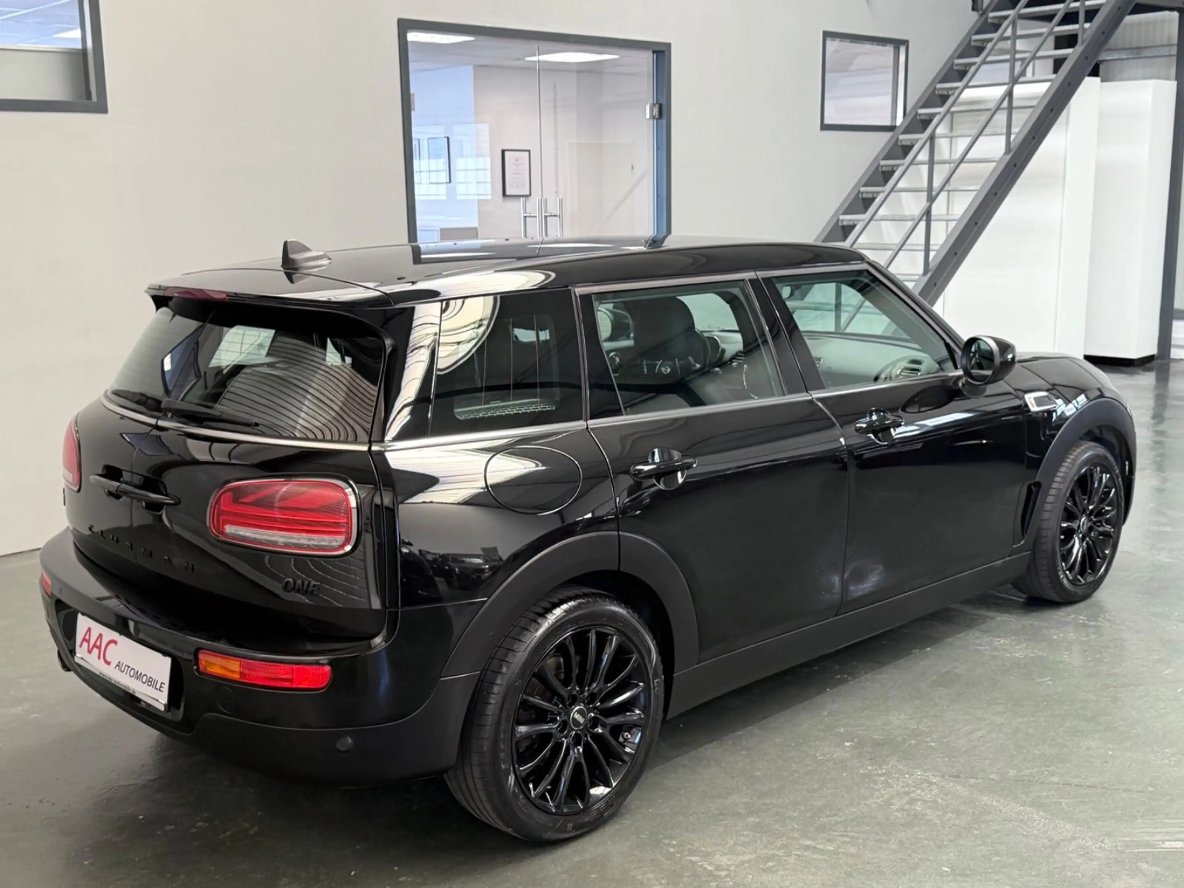 MINI One Clubman Classic Trim /KeyLess/CarPlay/HUD — photo 10