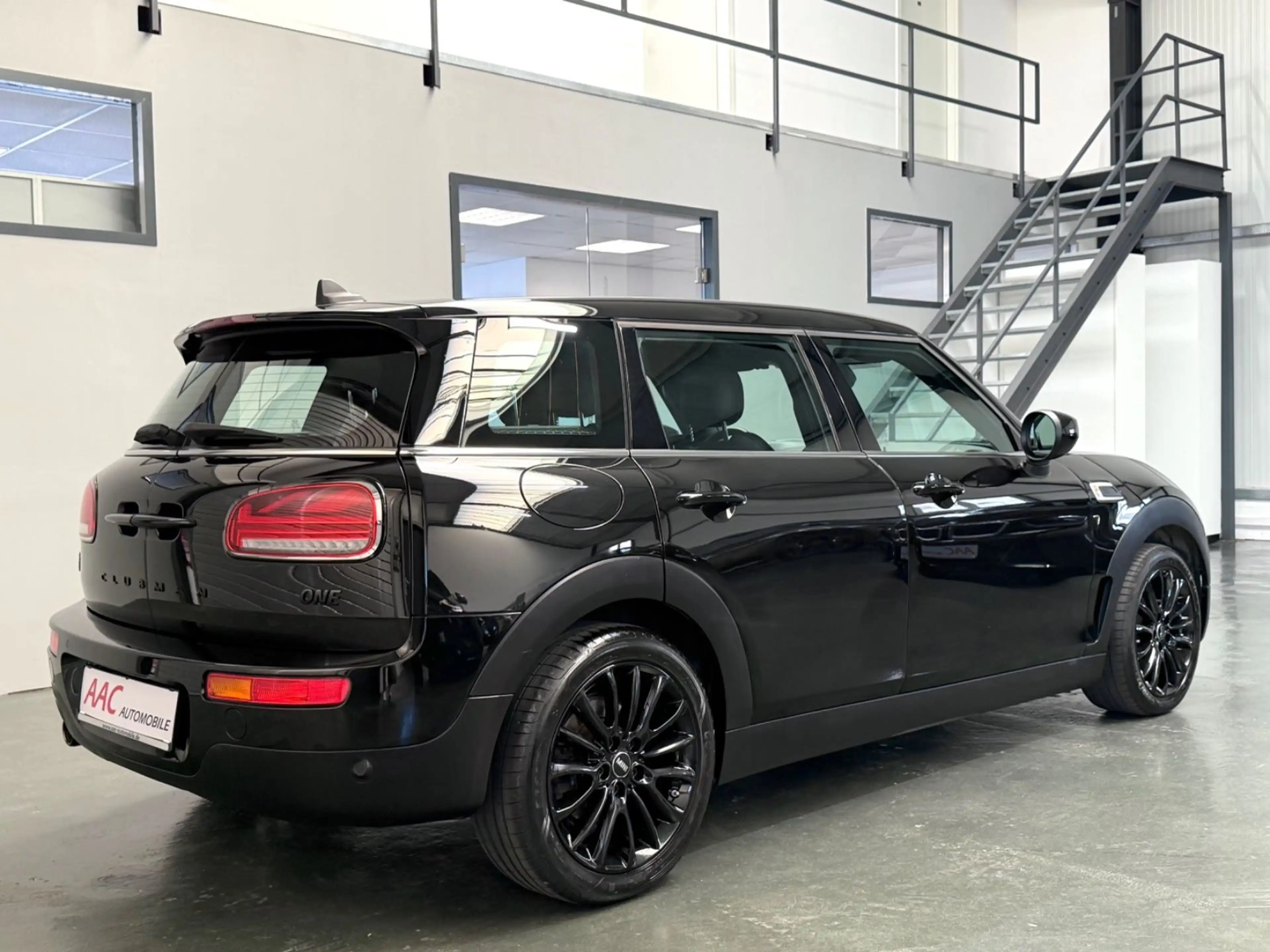 MINI One Clubman Classic Trim /KeyLess/CarPlay/HUD — photo 9