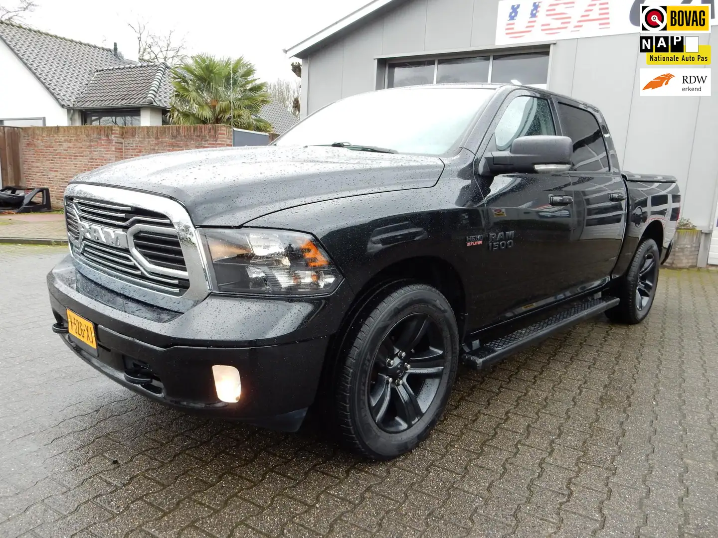 Dodge RAM 1500 5.7 V8 4x4 Crew Cab 5'7 Negro - 1