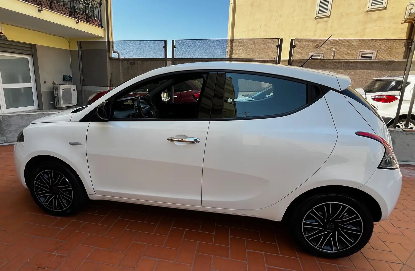 Lancia Ypsilon Ypsilon III 2015 1.2 Gold s Bianco - 1