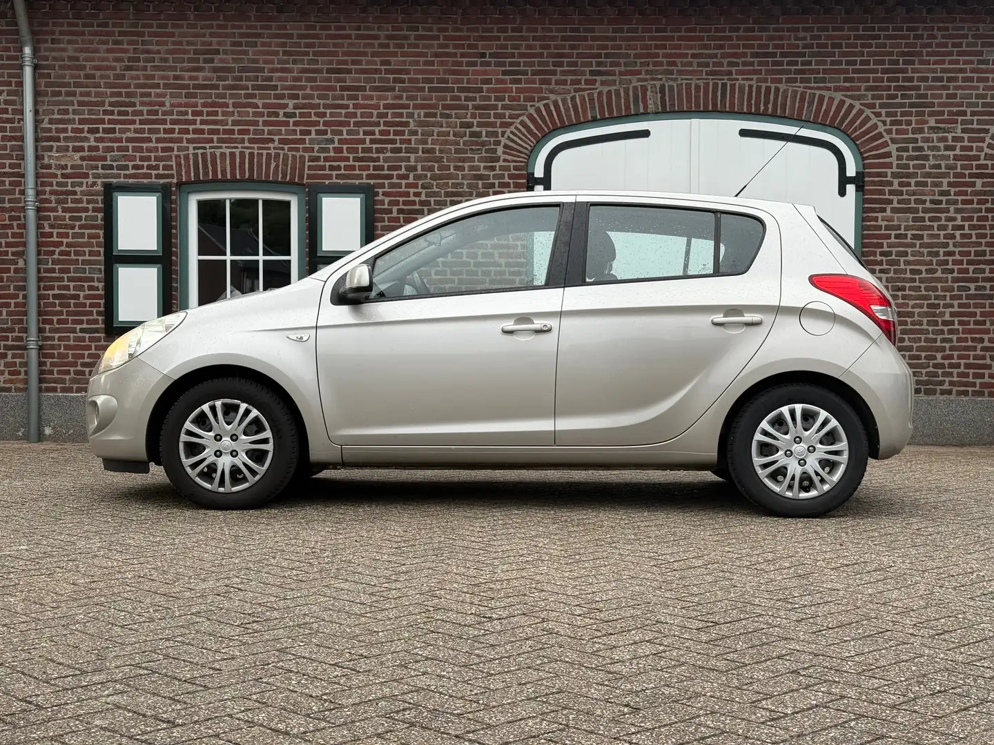 Hyundai i20 i20 1.2i Dynamic Argintiu - 1