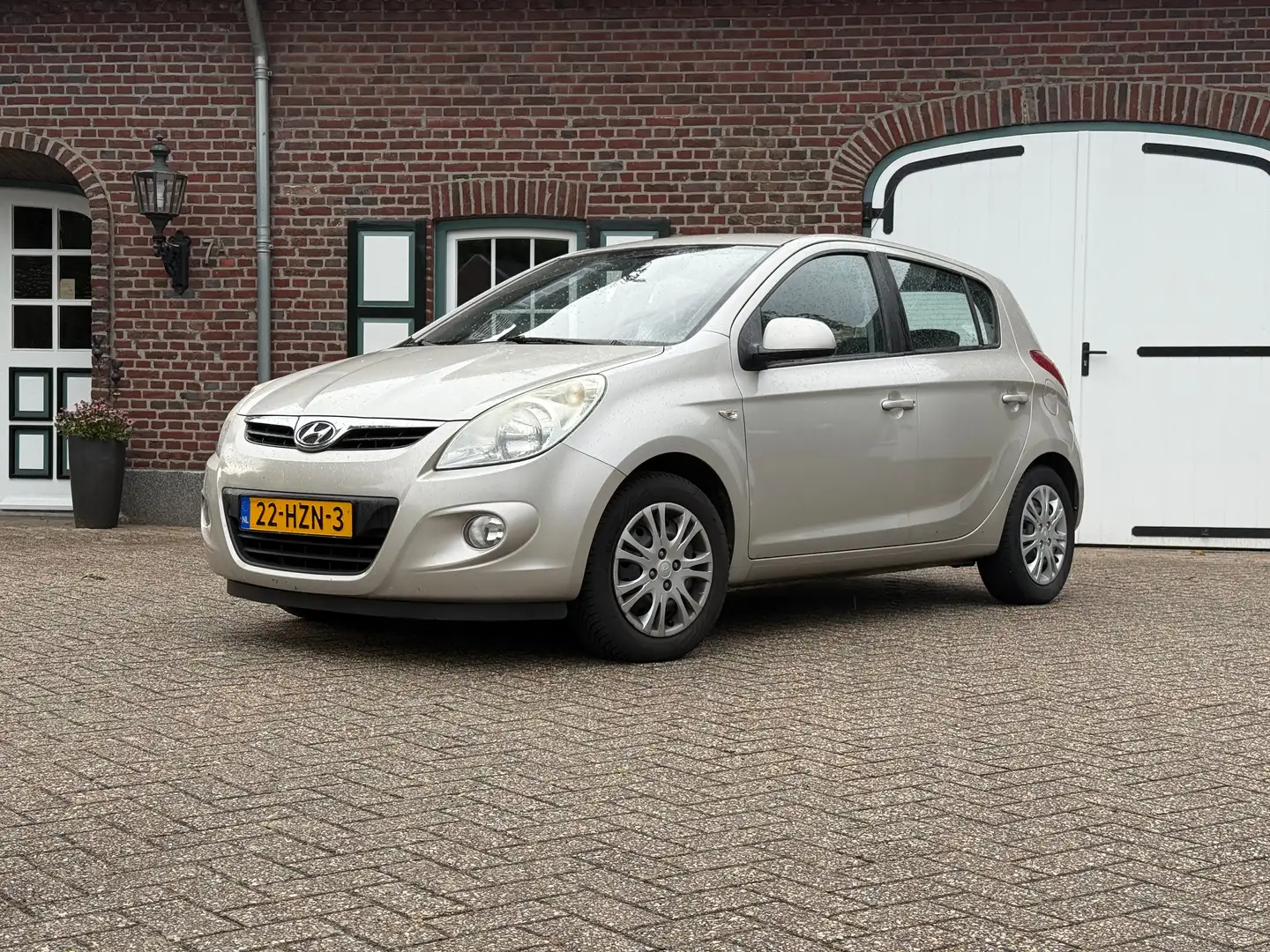 Hyundai i20 i20 1.2i Dynamic Silber - 1